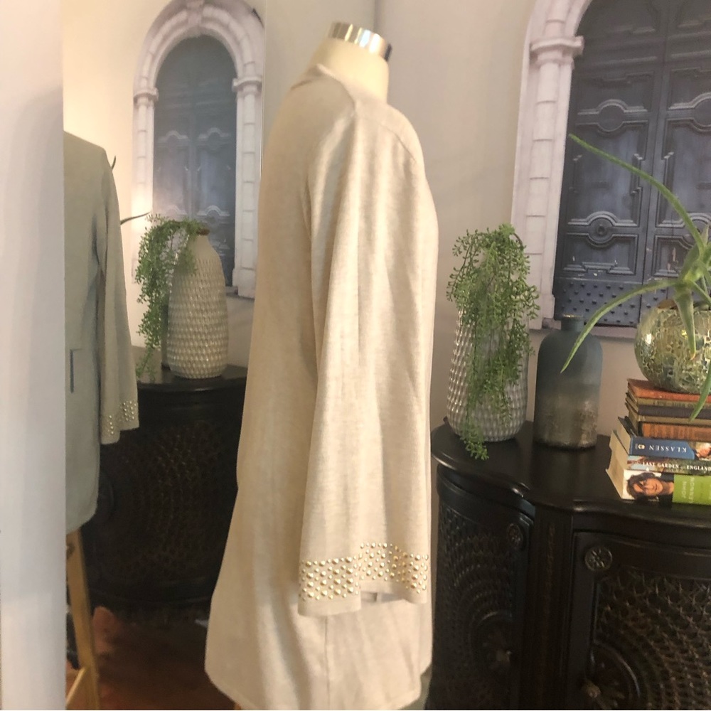 Ava Paige soft light cream long cardigan with gold studs size xl